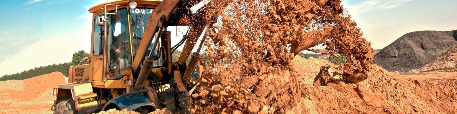 Excavacions Masdeu maquinaria removiendo tierra